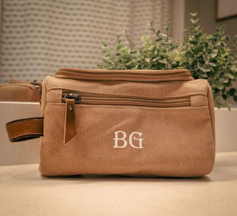 Packing Smart: A Close Look at 20 Groomsmen Toiletry Bags