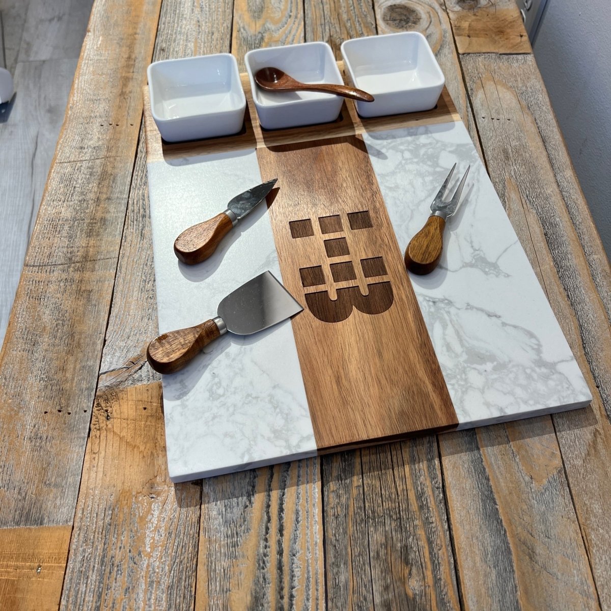 Unique Personalized Custom Logo Entertainers Tray Customized Cutting Board Gifts for Men by Groovy Guy