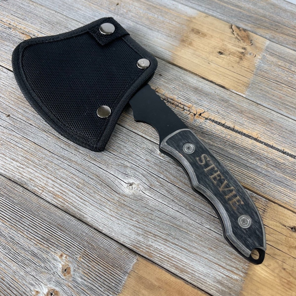 Engraved anniversary axe with high-carbon stainless steel blade, personalized wooden handle, and nylon sheath – perfect for weddings, anniversaries, or thoughtful gifts.