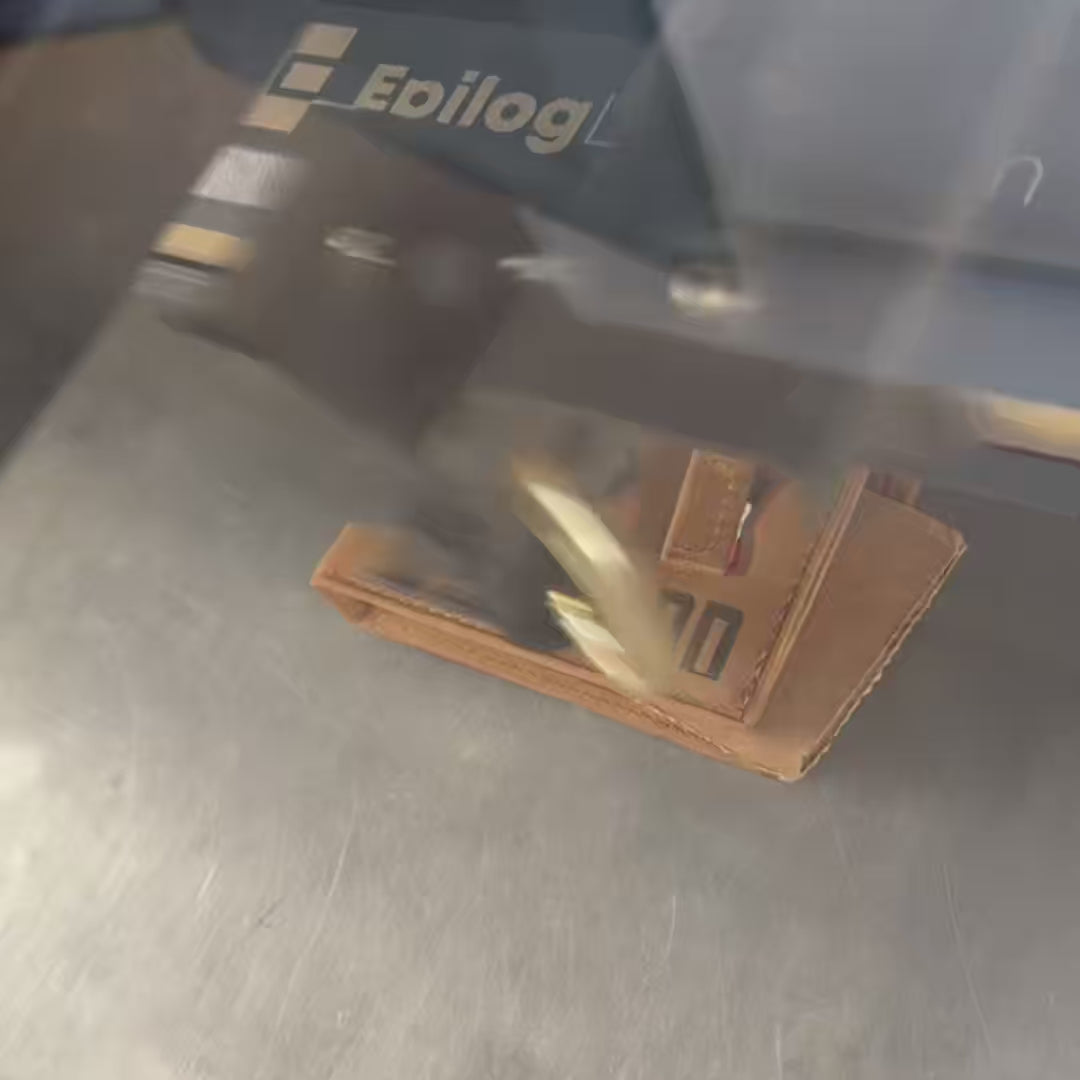 Personalized leather wallet for men crafted from genuine leather, featuring custom engraving for initials and a heartfelt inside message – ideal for Valentine’s Day, anniversaries, birthdays, or Father’s Day.