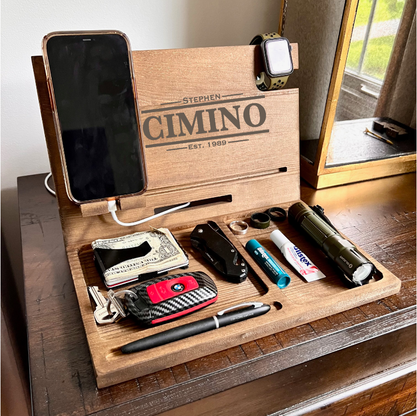 https://www.groovyguygifts.com/cdn/shop/products/personalized-desk-dock8_2000x.png?v=1655284547